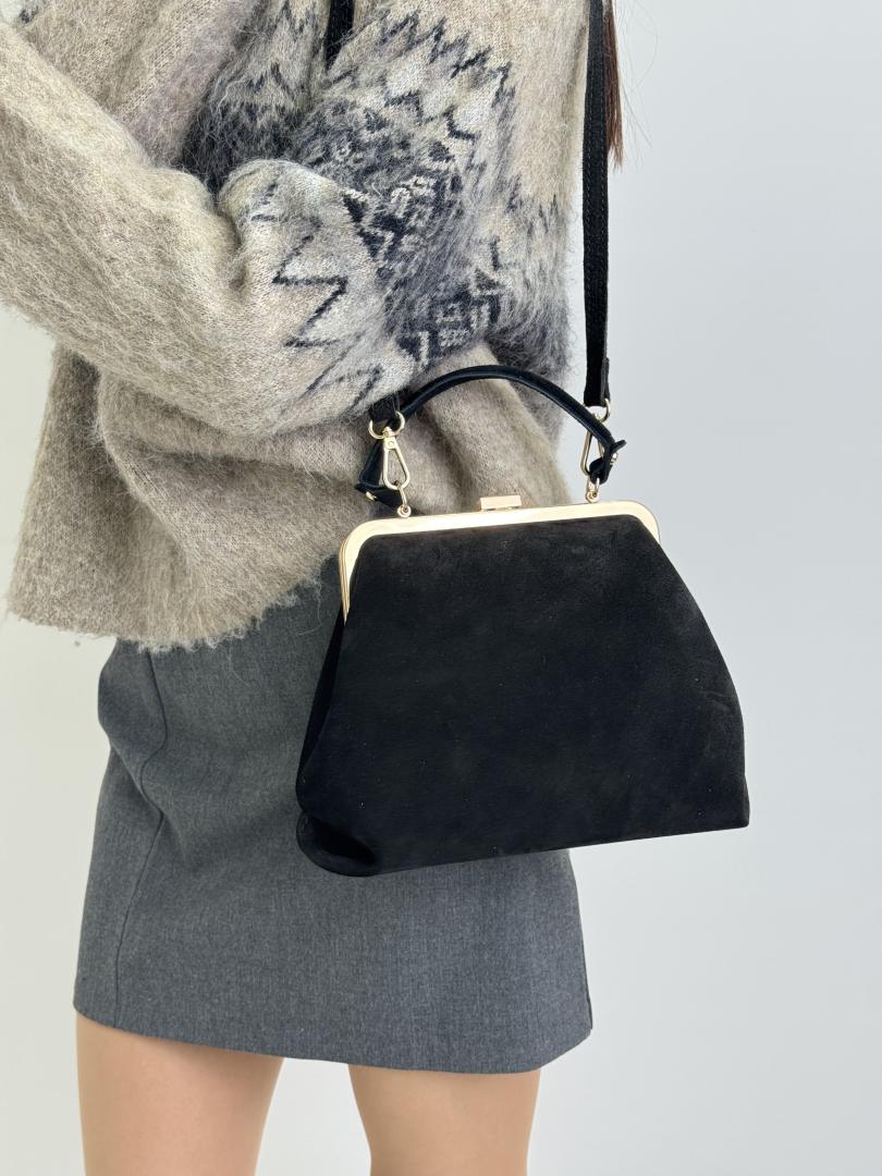 Сумка жіноча шкіряна чорна FM1742G