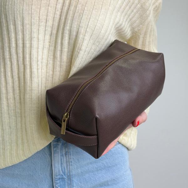 Косметичка шкіряна жіноча шоколадна FM1785A