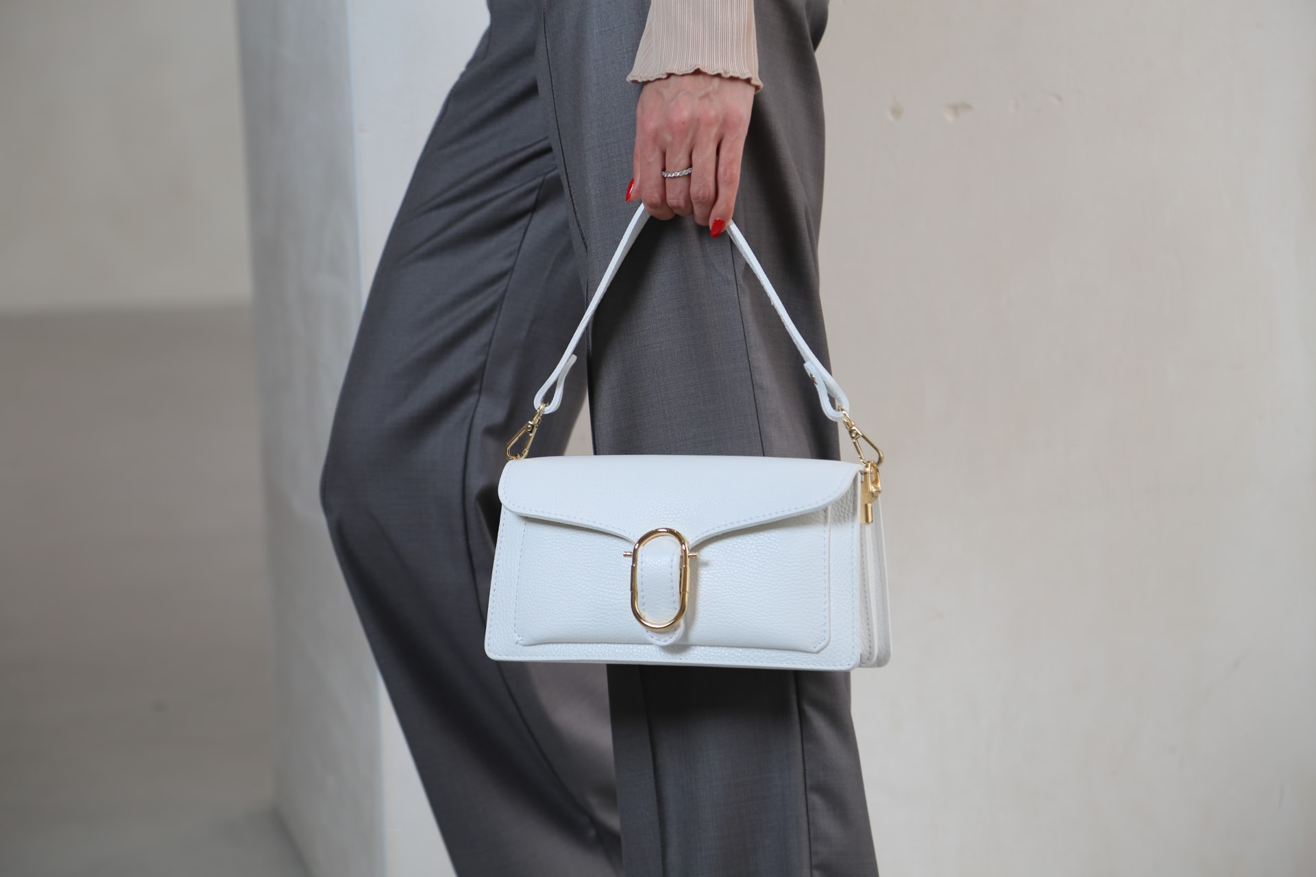 Сумка женская кожаная белая FM1022J