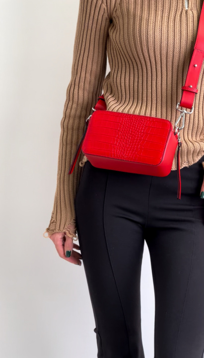 Инста-тренд: кожаная сумка с тиснением - любимый аксессуар модниц